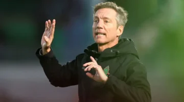 أزمة مدرجات.. مدرب الجيش الملكي يهاجم الكاف قبل مواجهة يانج أفريكانز بسبب العقوبات